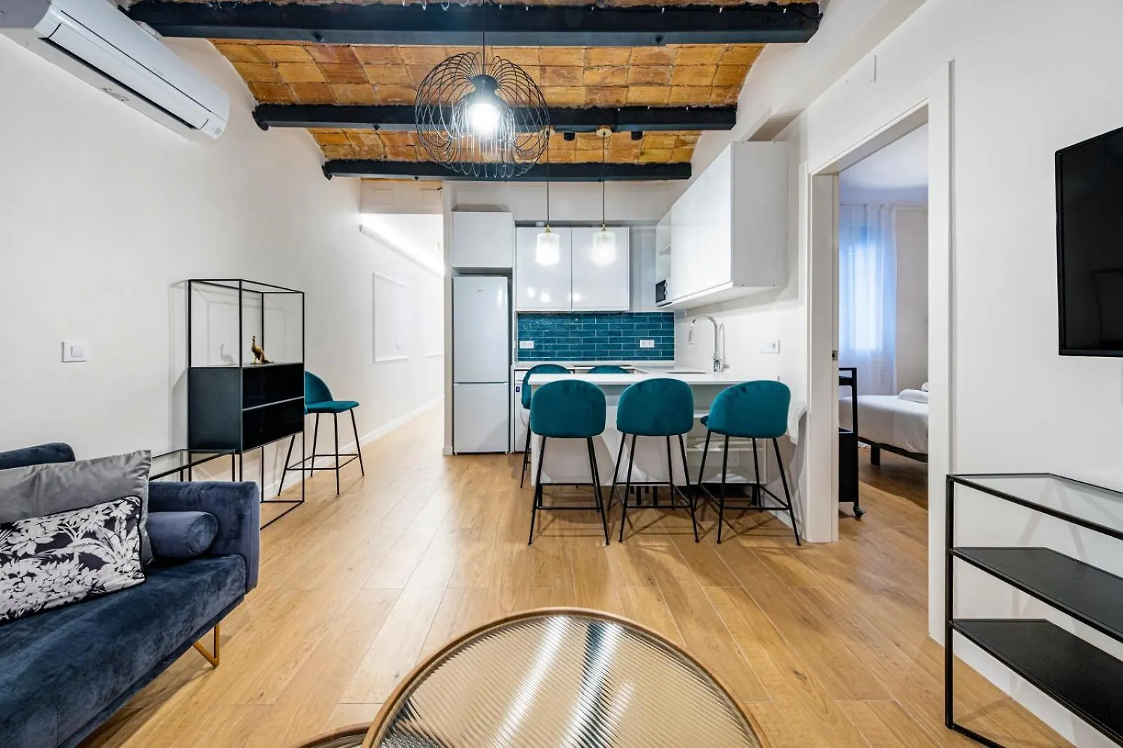 Bebarceloner Eixample Apartments - 4 Bedrooms