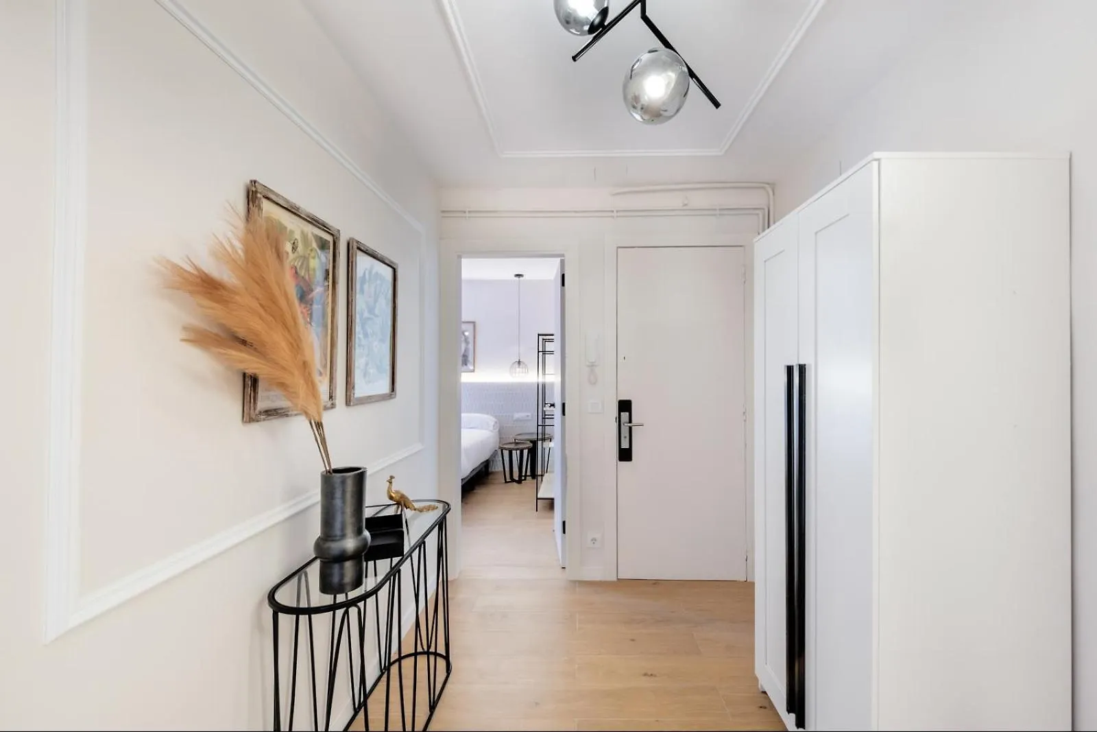 Bebarceloner Eixample Apartments - 4 Bedrooms