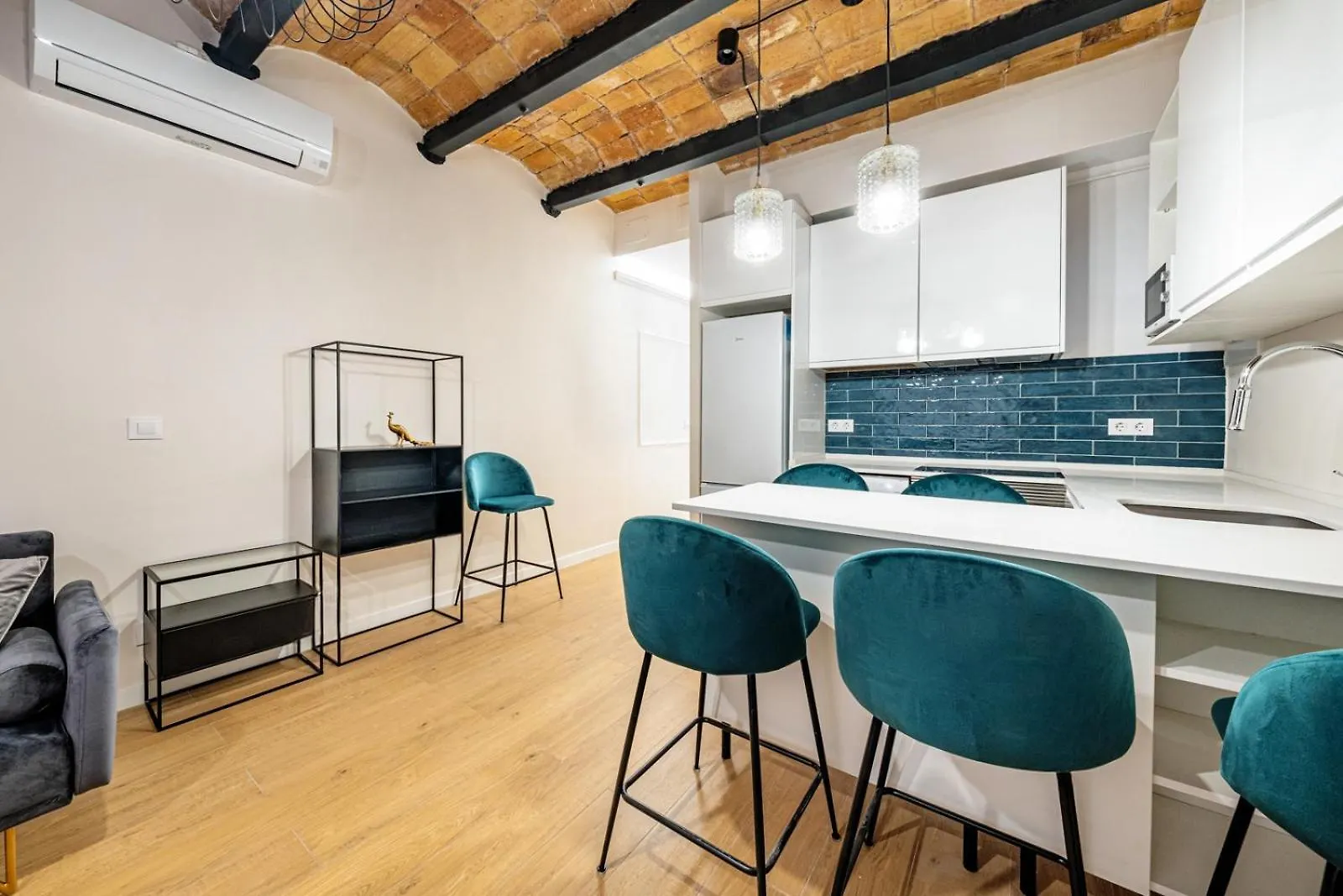Bebarceloner Eixample Apartments - 4 Bedrooms